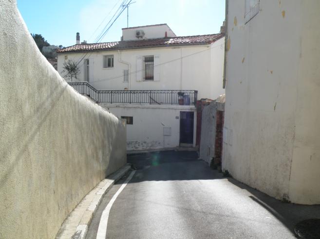  ruelle dans quartier résidentiel